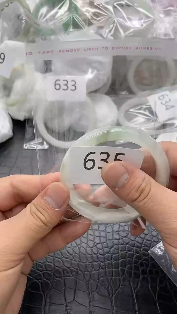 【闪购商品】石英质玉手镯未镶嵌A635