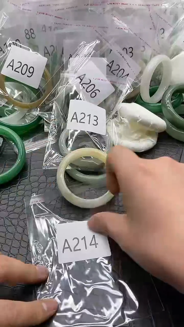 【闪购商品】石英质玉手镯未镶嵌A214