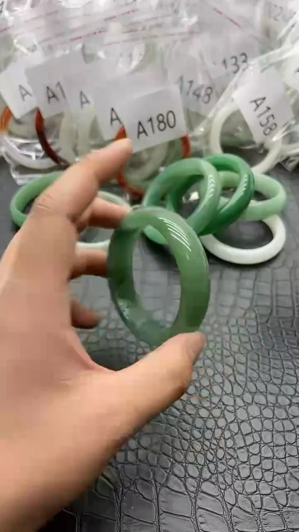 【闪购商品】石英质玉手镯未镶嵌A183