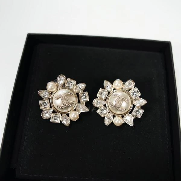 Chanel 雪地系列珍珠闪钻花朵耳钉