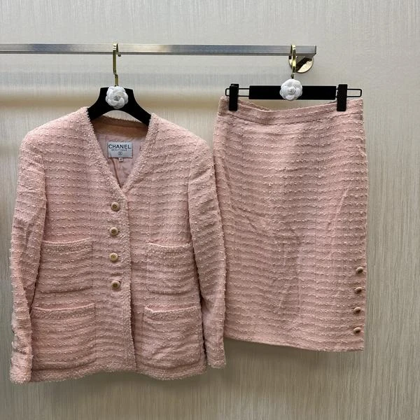 Chanel 粉色套装FR40