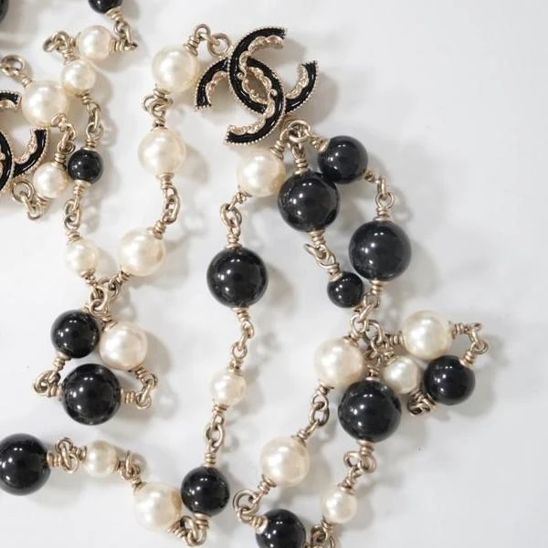 Chanel 珐琅双C黑白珠珠项链