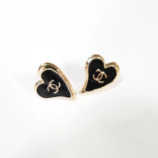 Chanel 黑金珐琅爱心耳钉