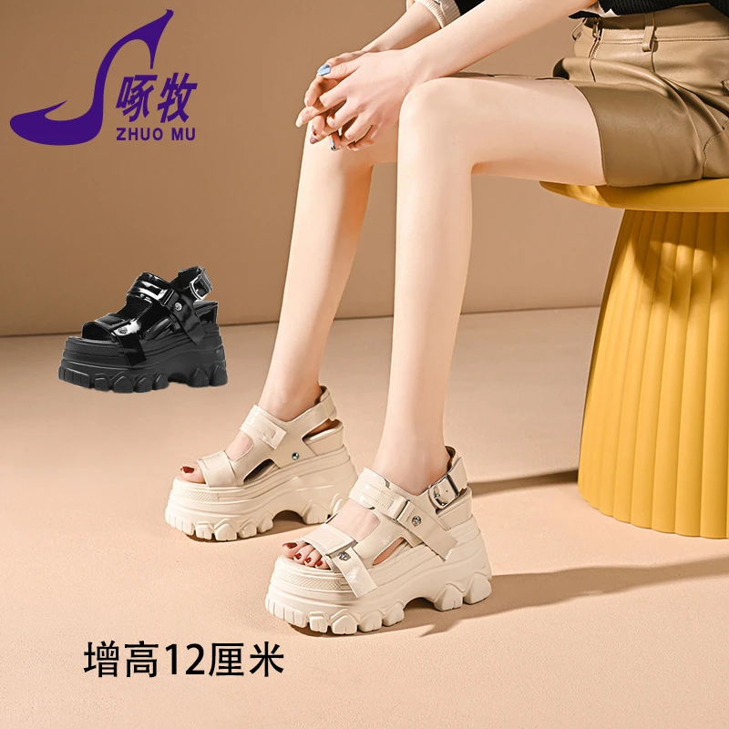 2025新款小个子增高12cm漆皮女鞋休闲时尚百搭厚底防水台露趾凉鞋