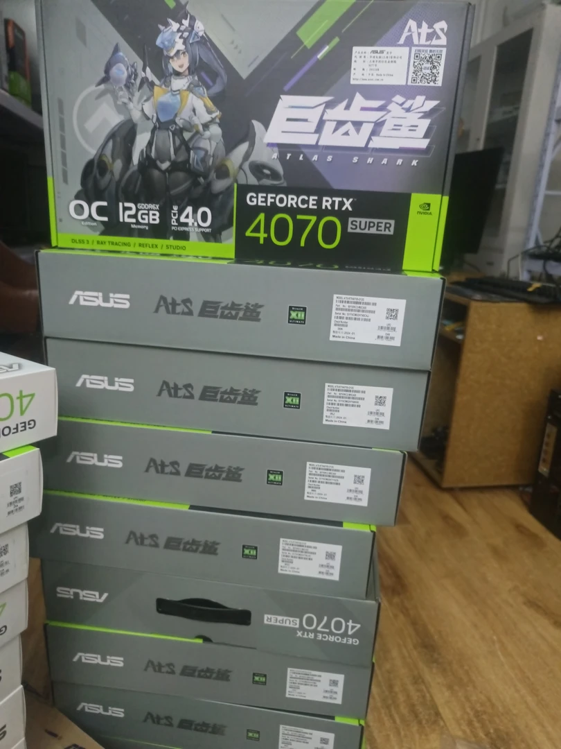 准新品 ASUS/华硕 华硕显卡4070S 12g巨齿鲨 3扇