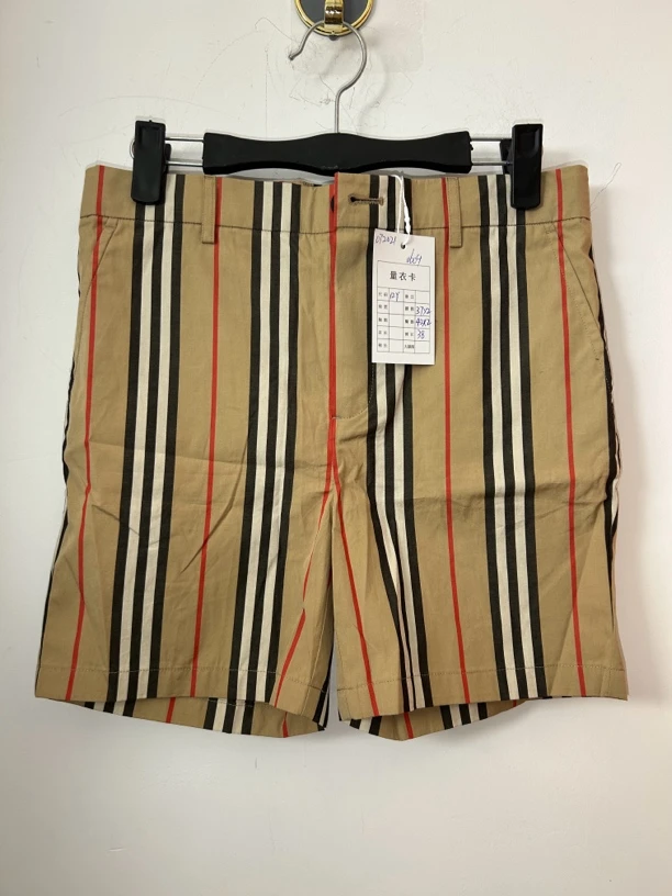 Burberry经典竖条纹短裤95新