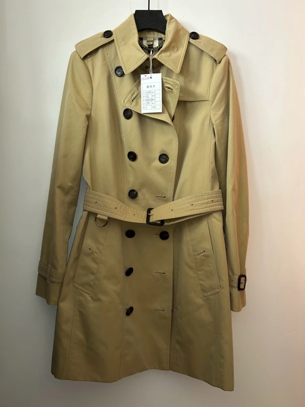 Burberry肯辛顿系列卡其色风衣外套95新