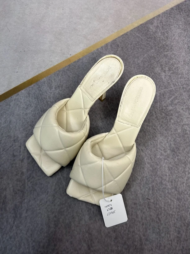 bv白色高跟拖鞋37码95新