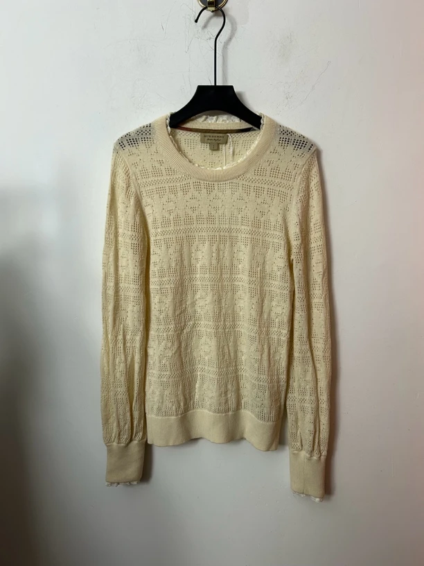 Burberry奶白色镂空上衣95新
