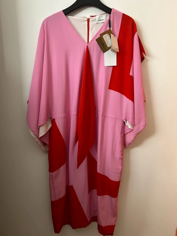Burberry粉色连衣裙99新
