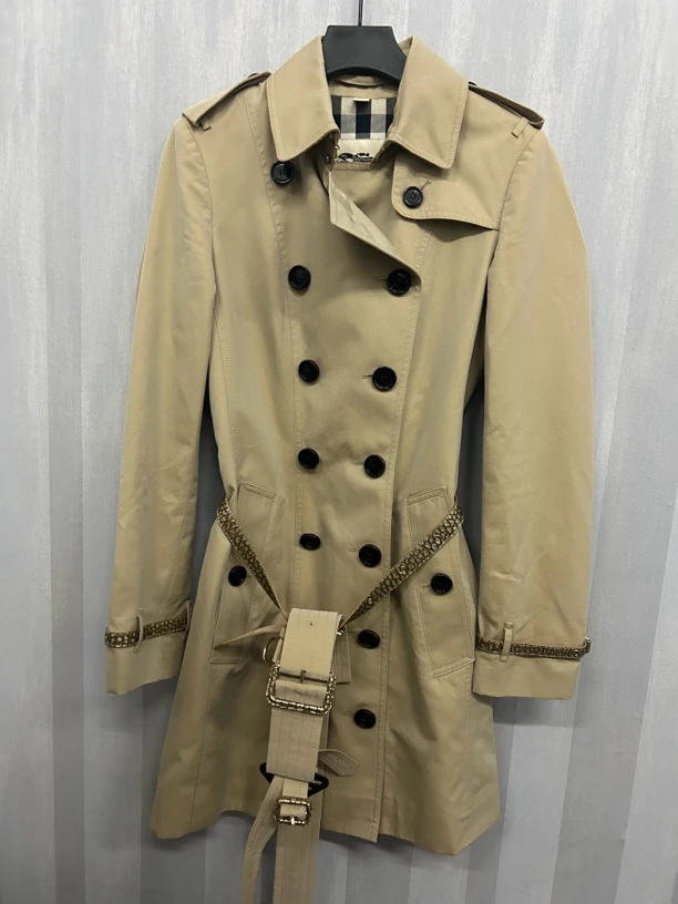 Burberry蜂蜜色风衣外套95新
