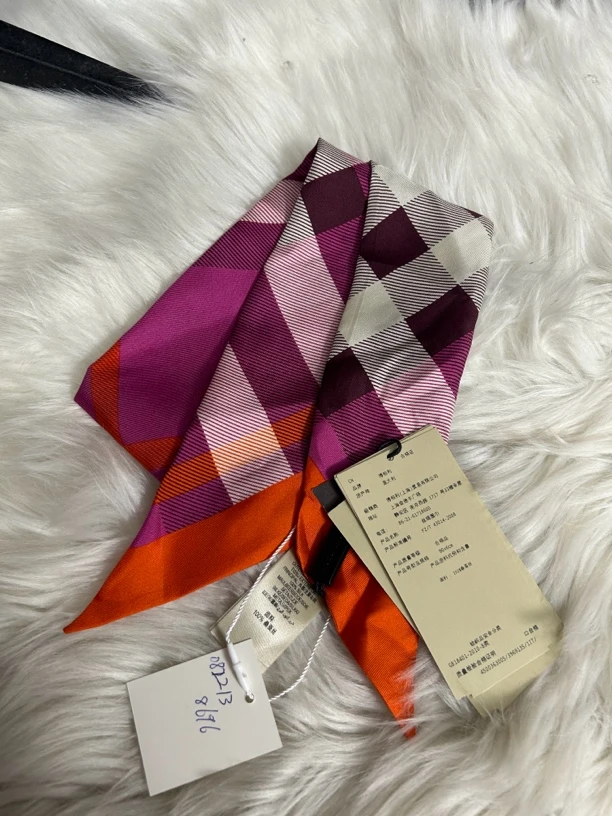 Burberry格纹丝绸围巾99新