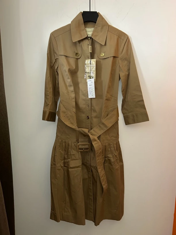 Burberry卡其色风衣连衣裙99新