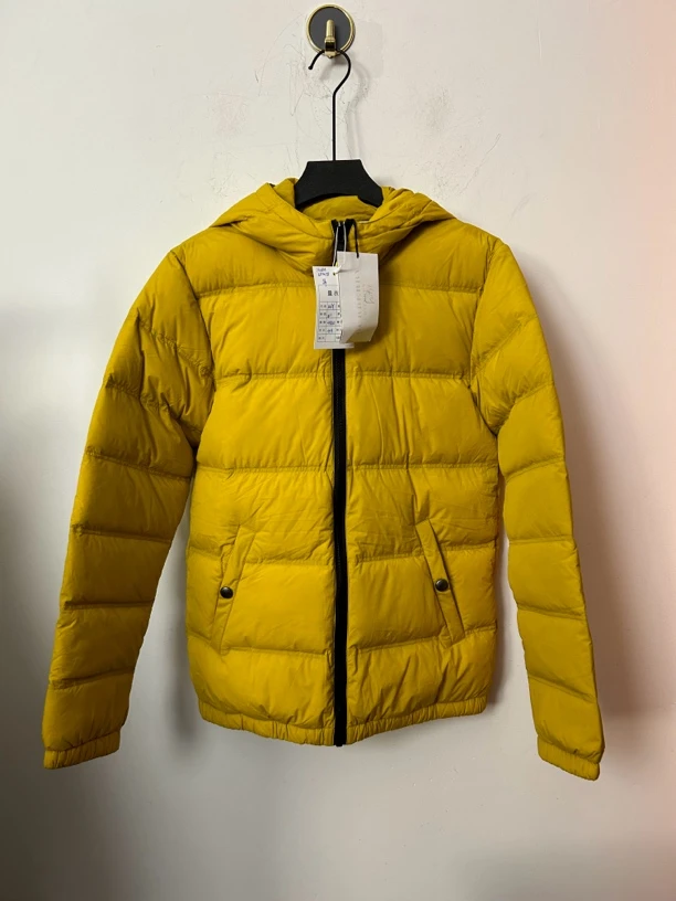 Burberry黄色羽绒服99新