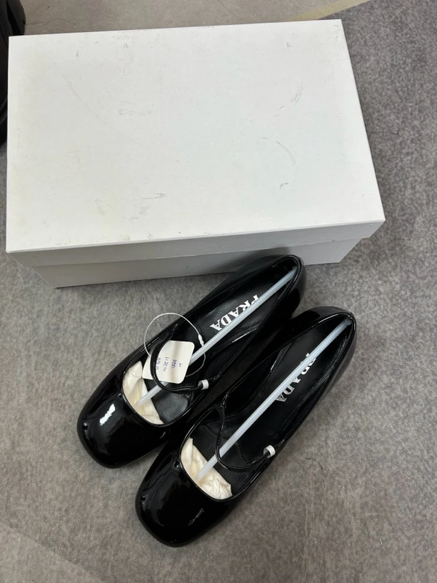 Prada黑色亮面玛丽珍38码99新