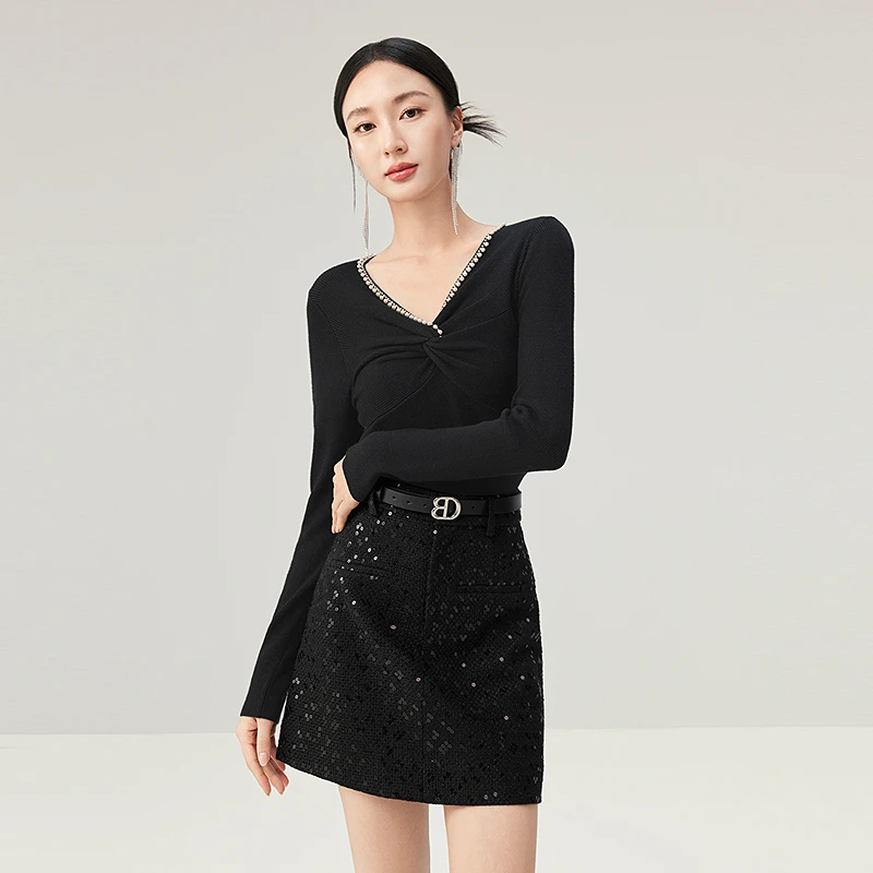 芭蒂娜轻奢羊毛v领针织衫珍珠链条修身上衣644Q128下架