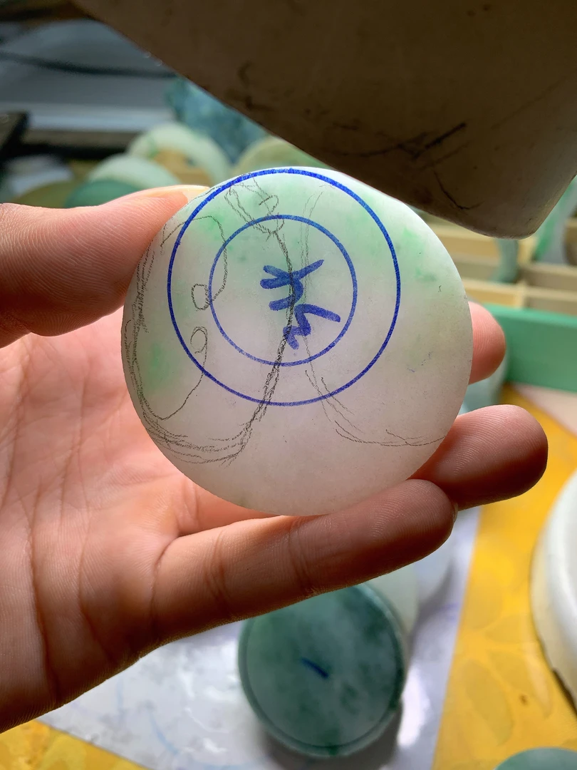 缅甸天然翡翠A货 飘绿花挂件料