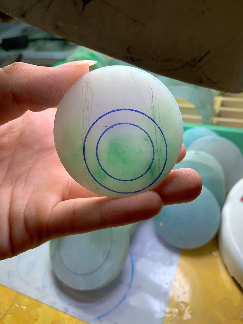 缅甸天然翡翠 飘花挂件料