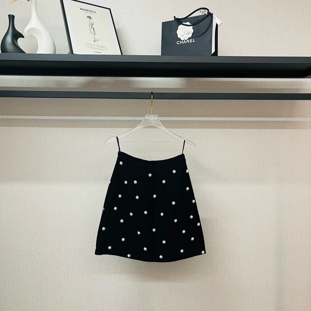 95新 MIU MIU/缪缪 黑色丝绒太阳花水钻短裙/38码/编号574