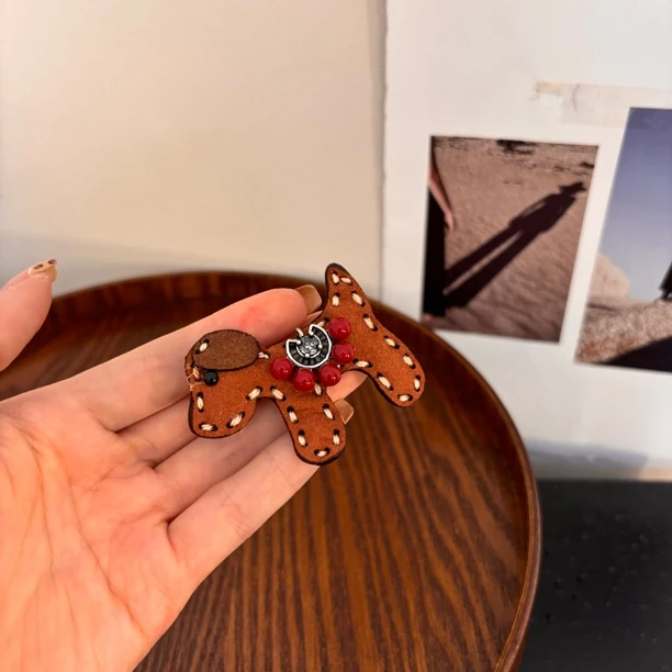 铜合金仿珍珠胸针 棕色小狗带zz胸针XZ071