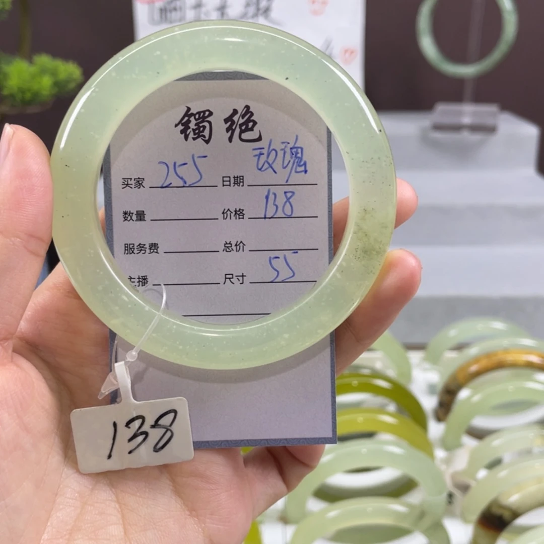 【闪购商品】蛇纹石玉手镯未镶嵌玫*?