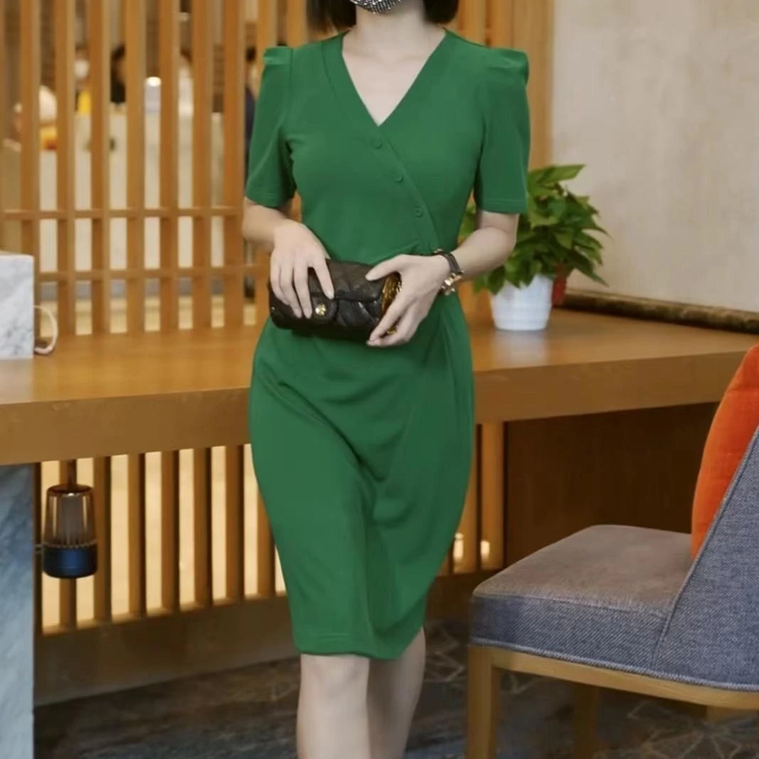 【新款上新】气质高级感女人味包扣显瘦遮肉连衣裙Q19816