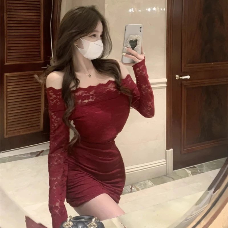圣诞穿搭红色战袍蕾丝连衣裙女2025秋冬显瘦一字领包臀裙辣妹短裙