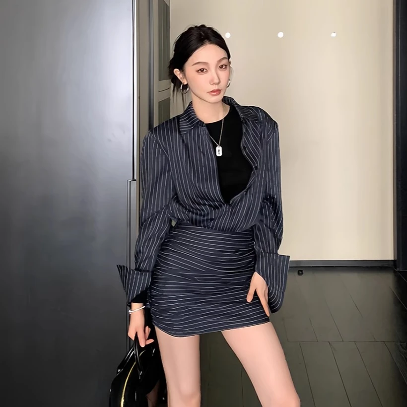 红人上新条纹衬衫长袖连衣裙2025春夏显瘦收腰包臀裙返潮复古短裙