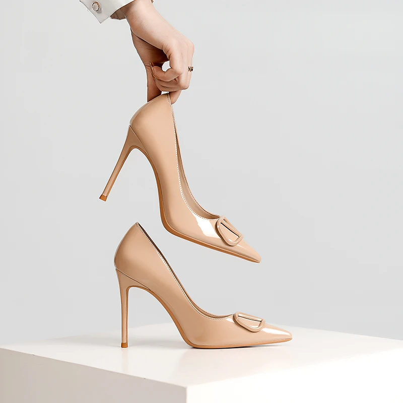 裸色漆皮高跟鞋2025年春季新款V字扣尖头细跟百搭浅口高跟鞋女鞋