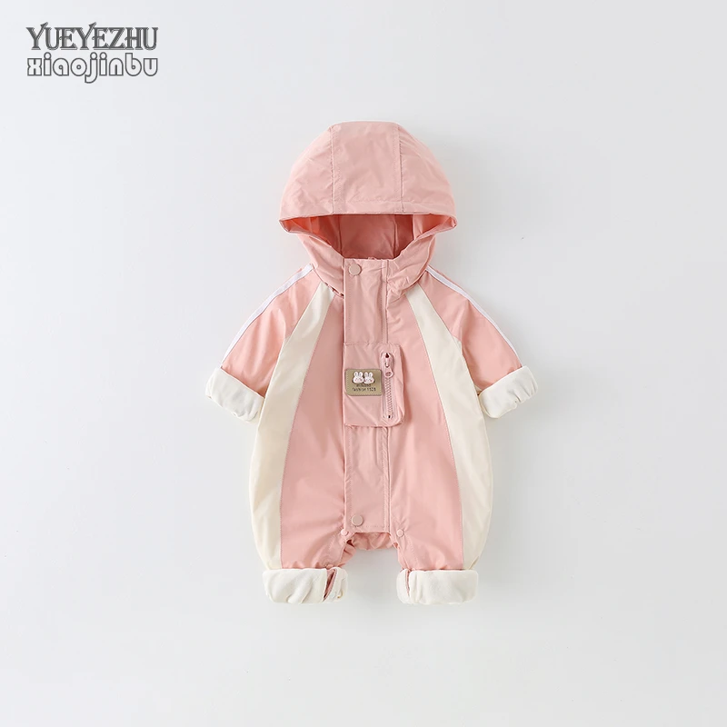 女宝宝加绒冲锋衣深秋装连体衣外出婴儿衣服秋冬洋气连帽防风外套