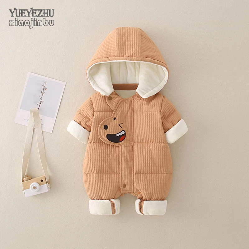 婴儿连体羽绒服冬季男宝宝保暖衣服冬装加厚可爱白鸭绒外出抱衣潮