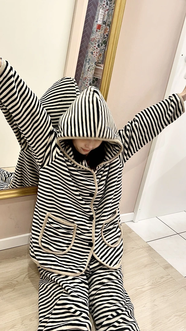 高级感条纹连帽珊瑚绒睡衣女秋冬季新款海岛绒加厚家居服套装