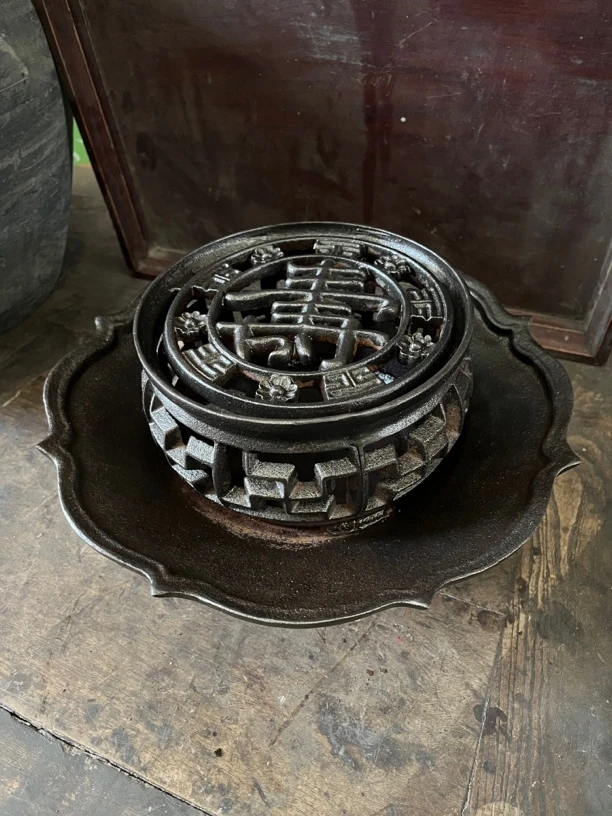 铁火盆一套，做工精细结实耐用，品相如图，重12斤