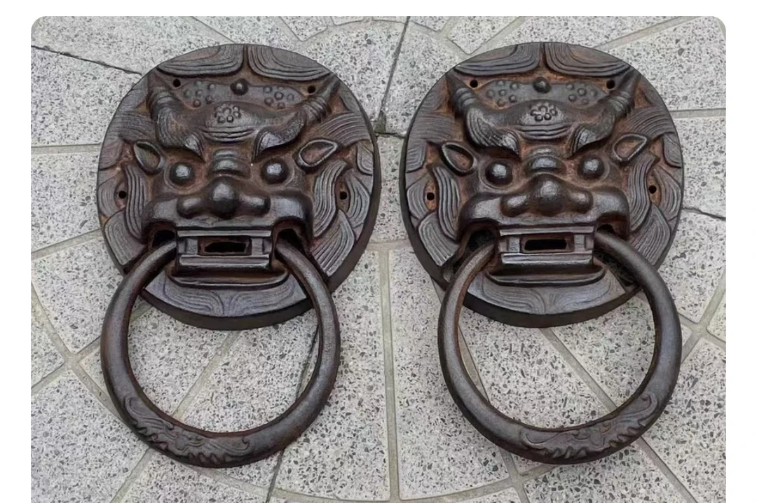 大号铁门环一对，造型漂亮，做工精细，厚重，结实耐用，品相如图