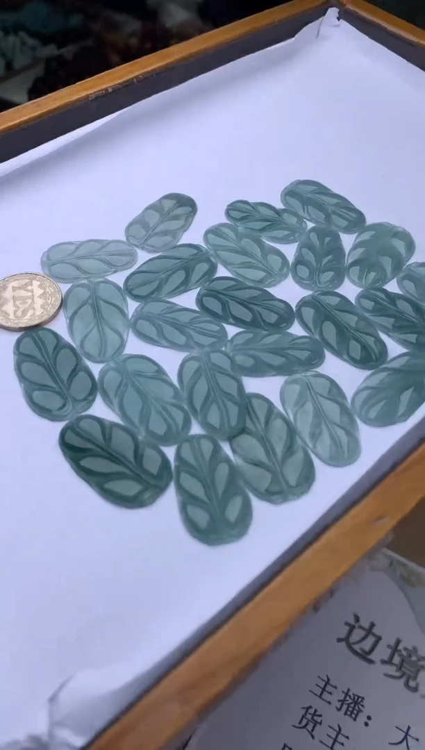 【闪购商品】翡翠挂件未镶嵌20发1 多样性发货