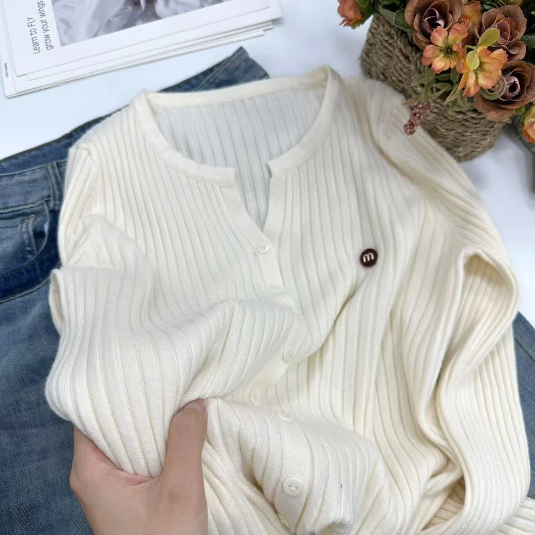 飞飞家 韩国馆！冬季新款M豆假开衫款竖坑条显瘦针织衫Y5390杏