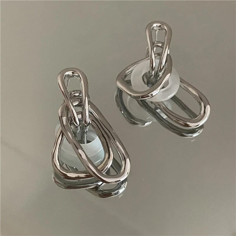 合金耳饰 透明亚克力圈耳钉女金属不规则ins小众耳饰2024秋冬新款