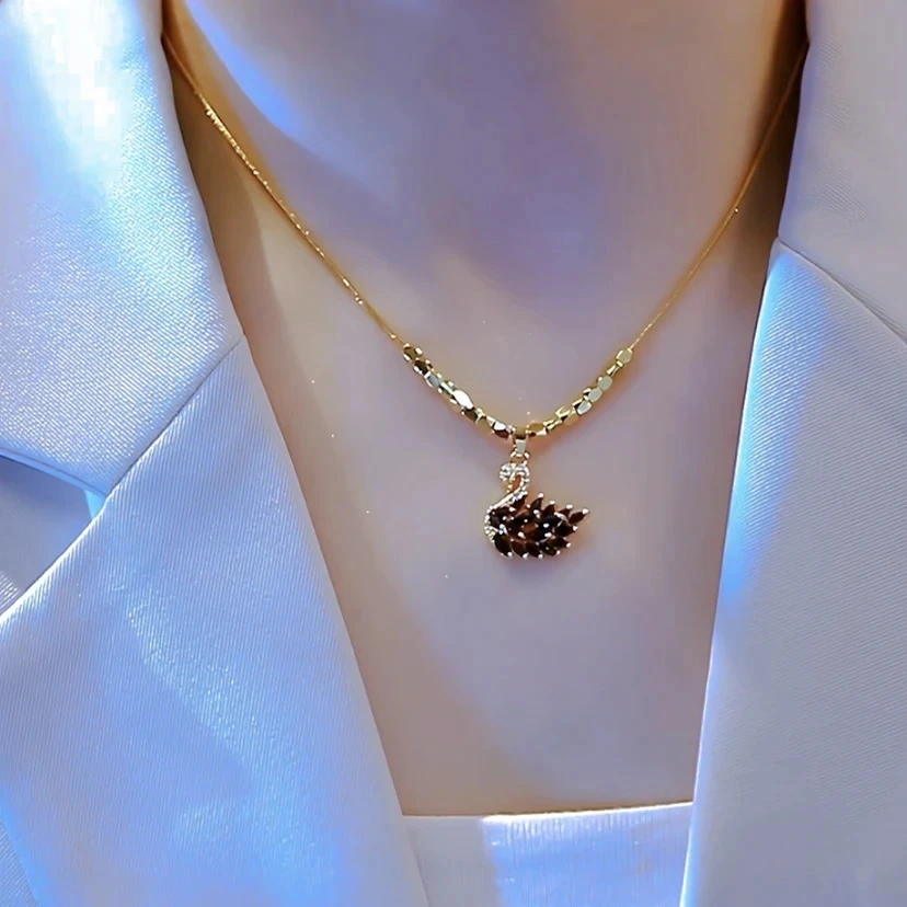 钛钢项链 轻奢黑天鹅吊坠锁骨链女金色五金女孩精致项链