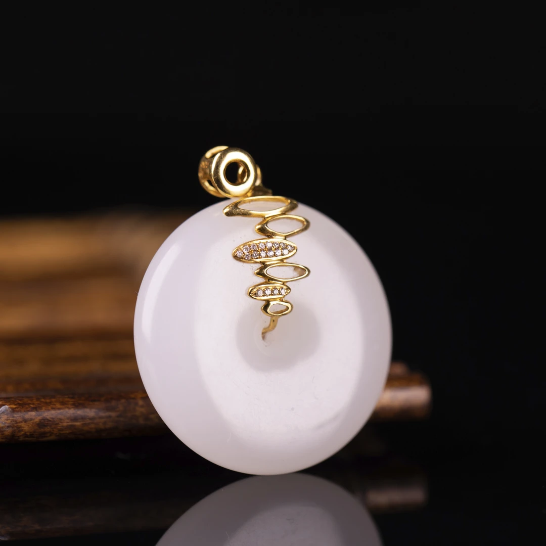 【20.8克 18k平安扣】直径33mm 平安扣选用和一级白细料子18k镶嵌