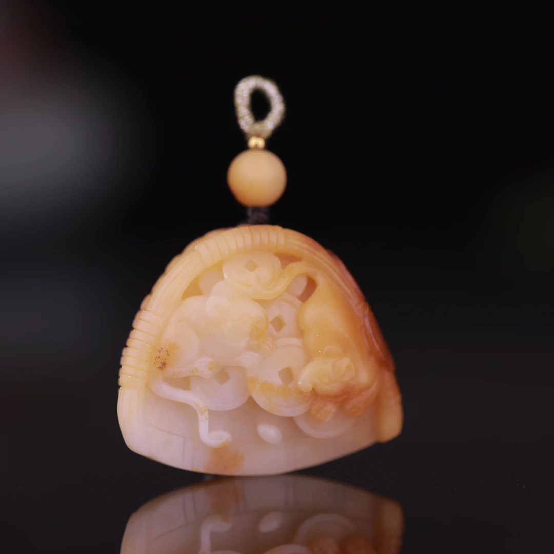 【鼠来宝 】14克26*30*14mm新疆和田玉圆润老熟黄沁苏工精雕俏色