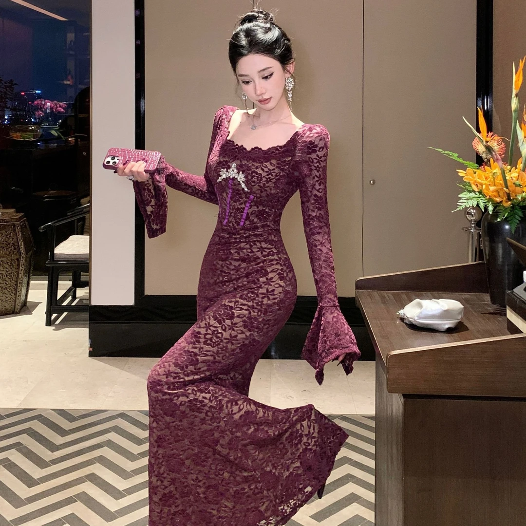 法式复古设计感蕾丝喇叭袖订钻秋季气质显瘦纯欲风性感包臀连衣裙