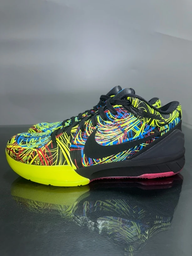 42.5码 全新未使用 耐克Nike 科比4涂鸦 ZK 实战篮球鞋
