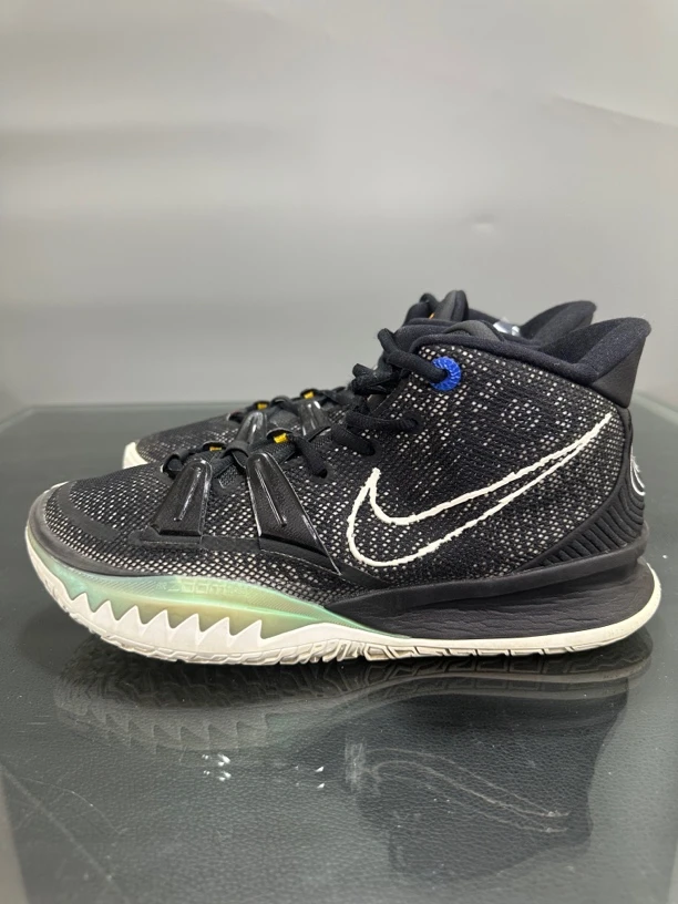 42.5码95新耐克nike欧文7kyrie7黑白主题 二手正品
