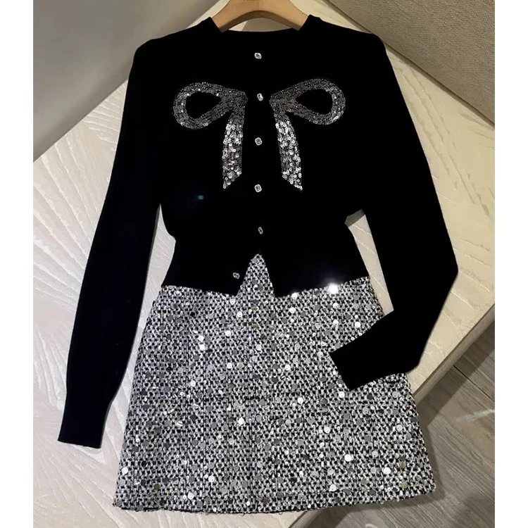 2025法式内搭灰色荡领长袖针织衫女早秋高级感短款打底衫别致上衣