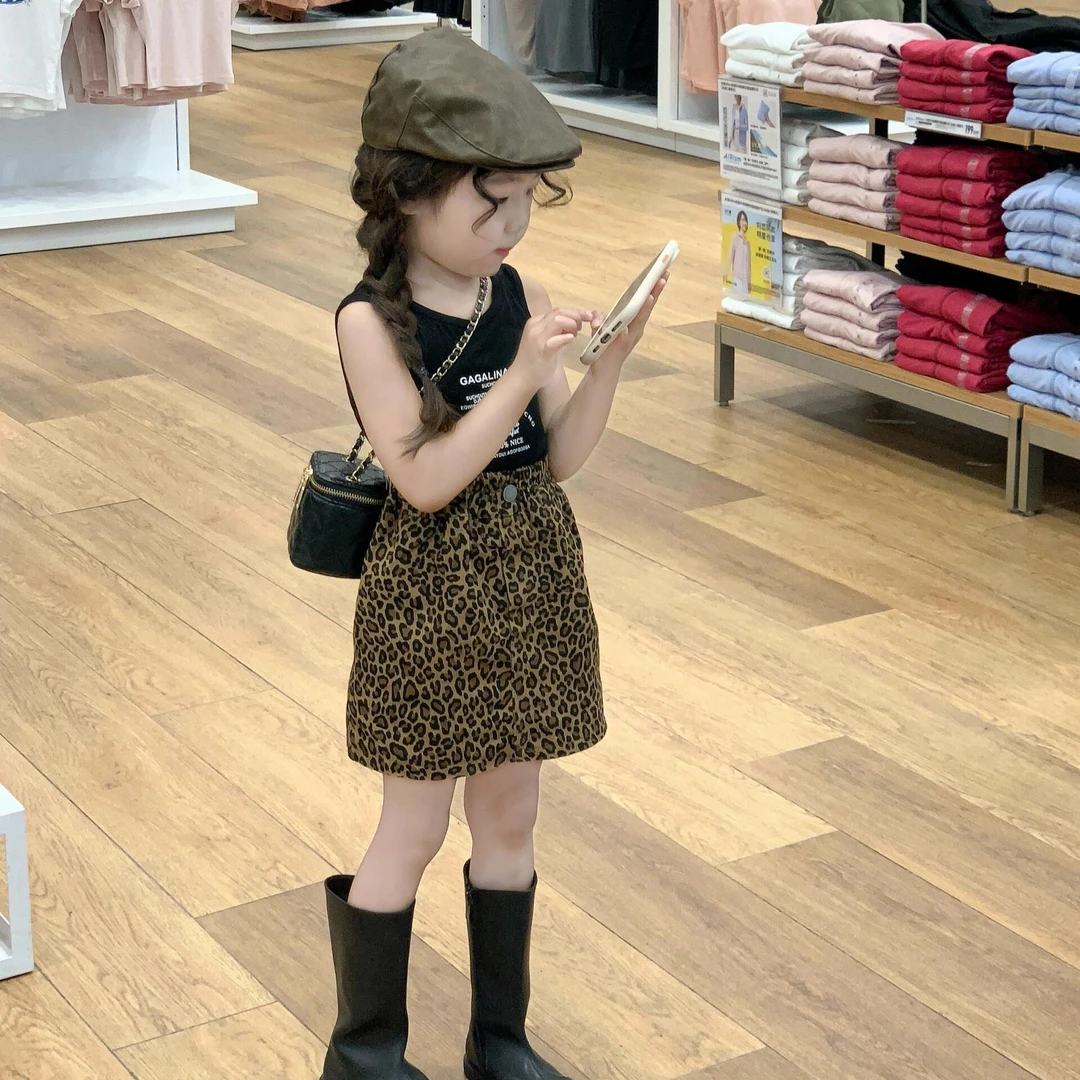 女童洋气百搭豹纹短裙2024夏女宝休闲半身裙A字裙带安全裤网红装