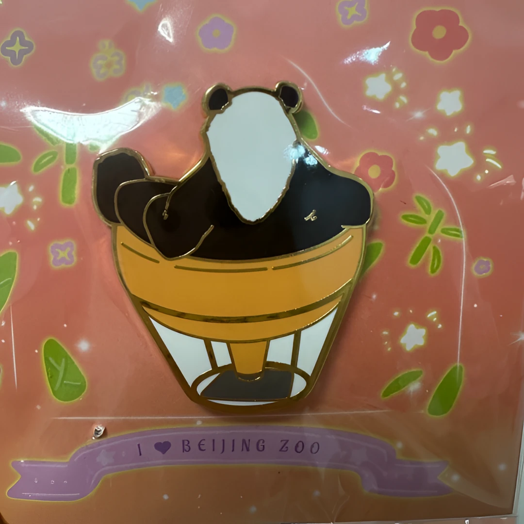 熊猫坐黄碗金属徽章