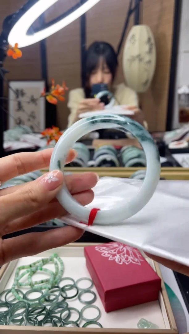 【闪购商品】翡翠手镯未镶嵌L圈口57+编号6