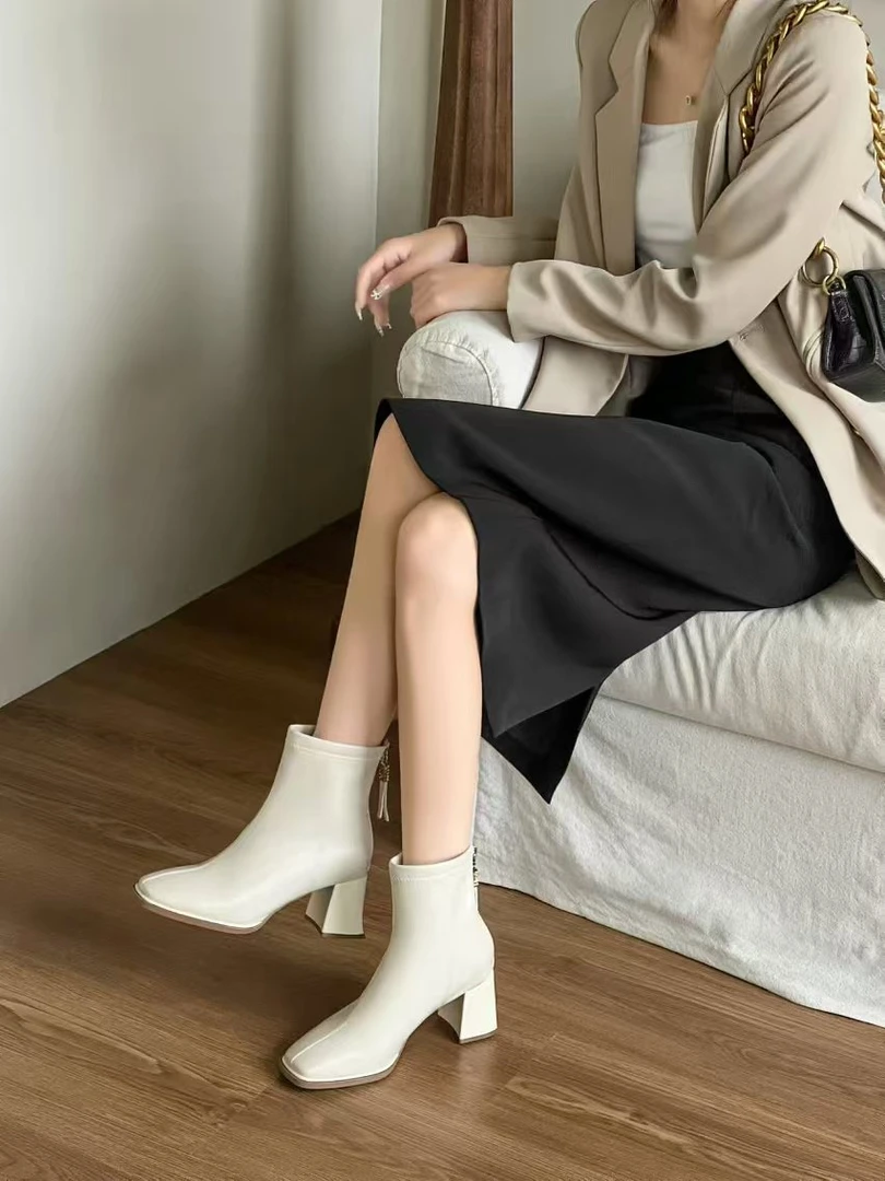 【华小姐】秋冬季新款时尚潮流方头粗跟加绒透气小短靴65120