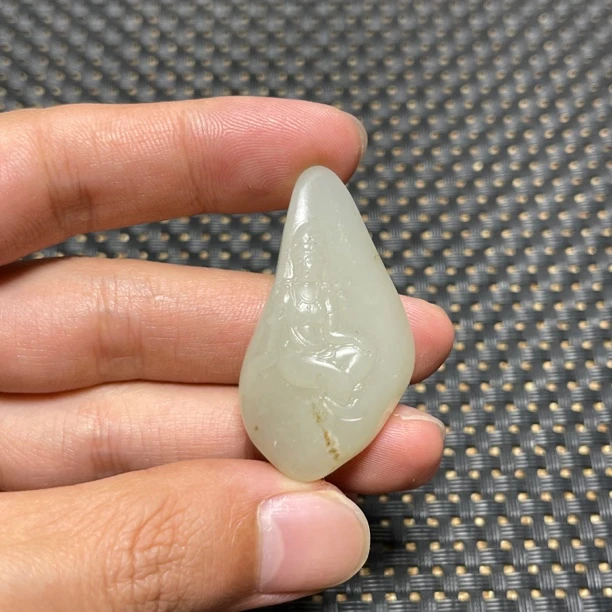 老和田玉籽玉白玉观音吊坠挂件精美精雕雕刻气质项坠挂坠留皮毛孔