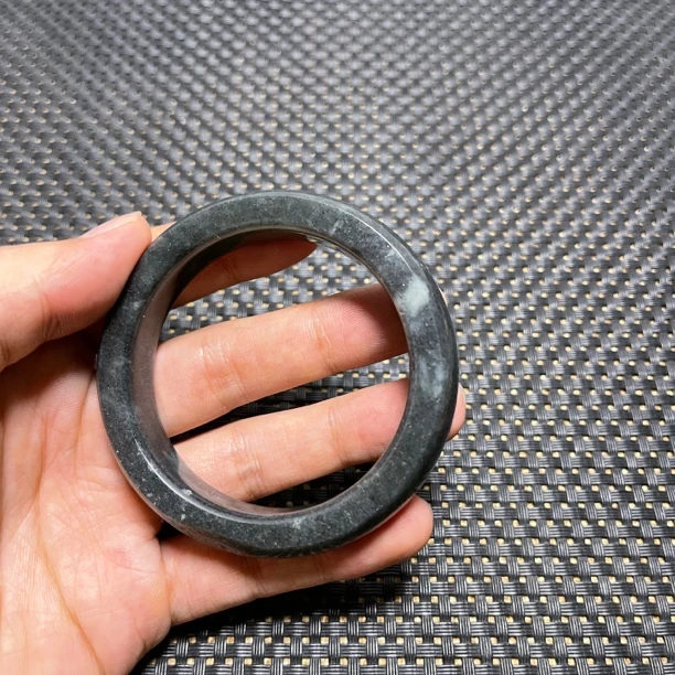 青花55手镯和田玉籽玉留原皮原毛孔油润度好时尚百搭黑色精美圆形